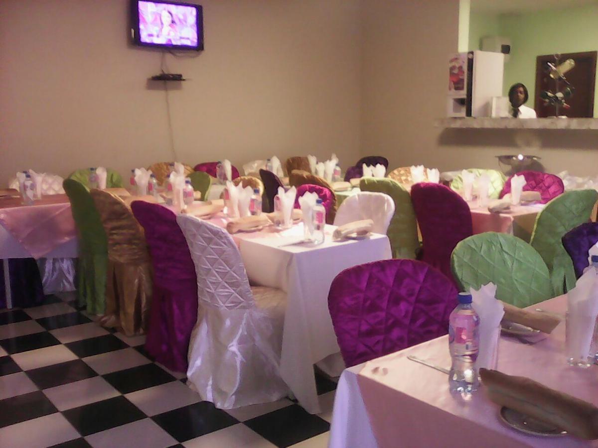 Liza Hotel Yaoundé エクステリア 写真